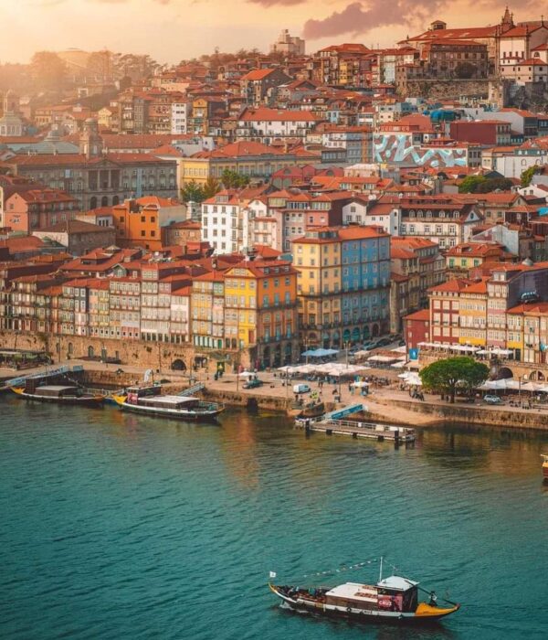 Vue panoramique depuis Vila Nova de Gaia, Jardim do Mouro, sur le quartier historique de Porto.