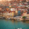 Vue panoramique depuis Vila Nova de Gaia, Jardim do Mouro, sur le quartier historique de Porto.